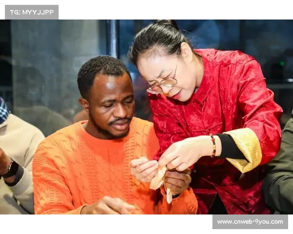 外国球员中国赛季体验非遗文化,莱巴金娜尝试扎染工艺 外国球员中国赛季体验非遗文化,莱巴金娜尝试扎染工艺